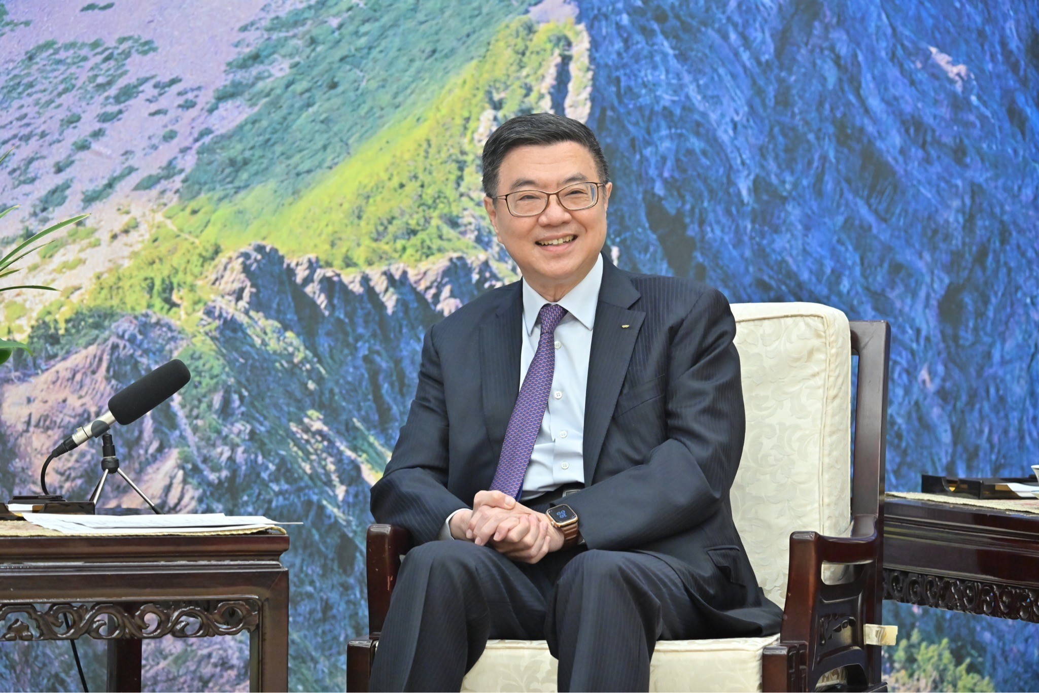 行政院長卓榮泰首次施政方針報告送達立法院。強調將推動第二次能源轉型及深度節能。圖/取自行政院網站