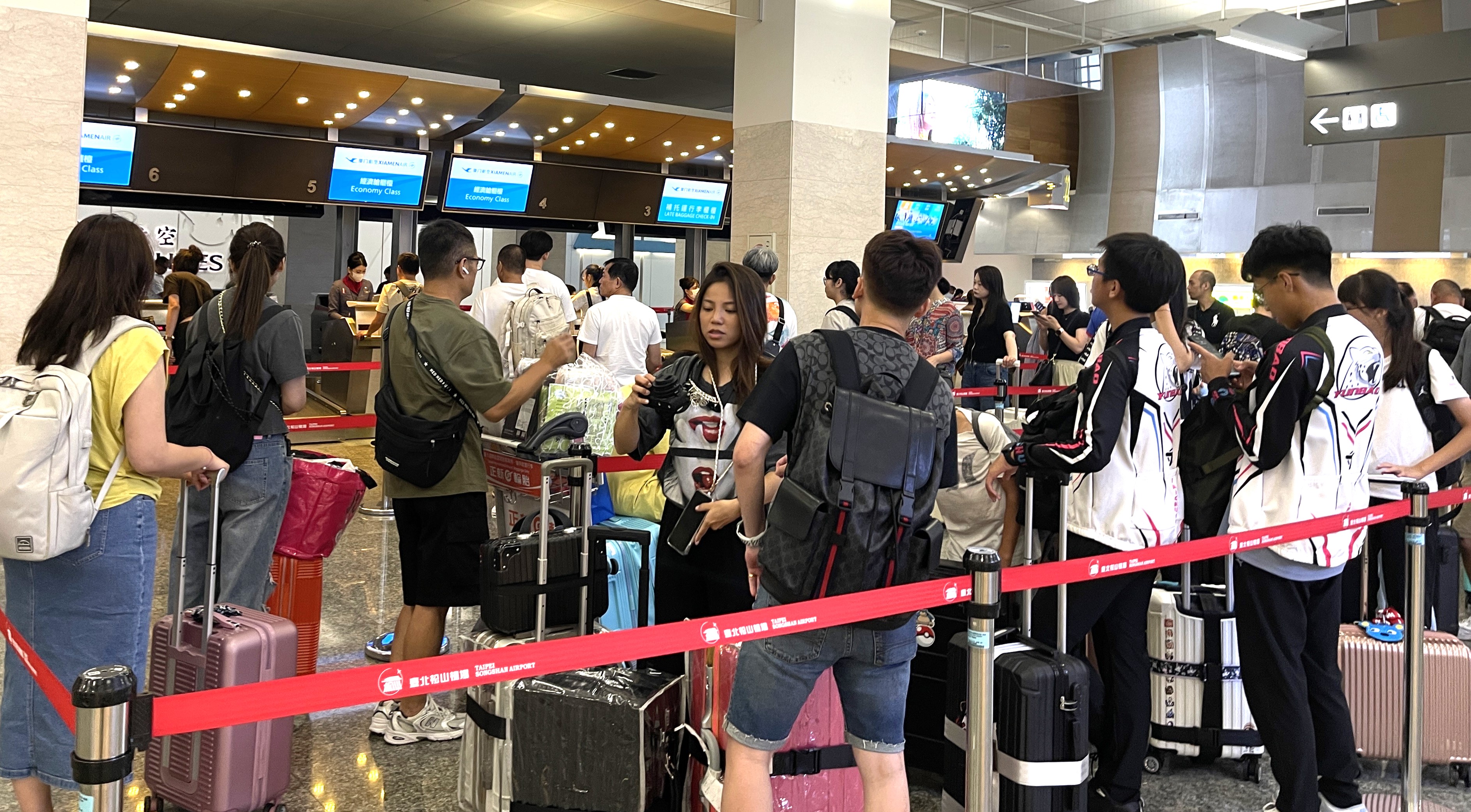 賴政府去(113)年上任後,將赴陸旅遊警示提升為橙色(即:要民眾避免非必要旅行)。圖為受赴陸禁團令影響,台灣民眾以自由行方式赴陸旅遊。圖/讀者提供