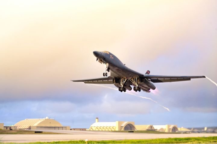 B-1B重返服役後，該機被重新命名為「天啟2號」，編入第7轟炸機聯隊戰備序列。圖/取自U.S. Air Force