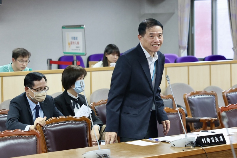 NCC對中天開罰已經吞下21連敗，罰中天1153萬逾4成撤銷，等同「法院認證濫罰480萬」。圖為代理主委翁柏宗（右）。圖／讀者提供