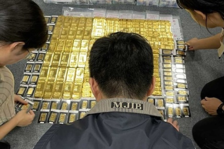 疫苗國難財震撼爆！律師誆能買BNT詐慈濟10億　豪宅起出158公斤黃金
