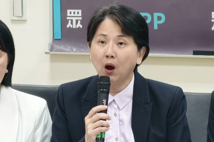 諮詢委員會護理師比降至三分之一　這位白委被拍到「痛哭失聲」
