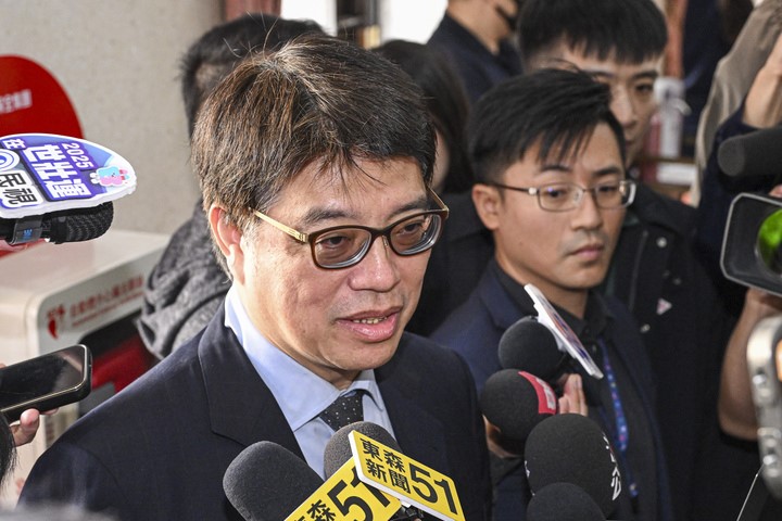 陸委會主委邱垂正（中）25日在立法院表示，沒有中華民國哪來的言論自由。圖/中央社
