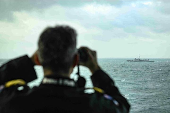 紐西蘭最大軍艦搭配P-8A過台海　台灣「成功艦」護航