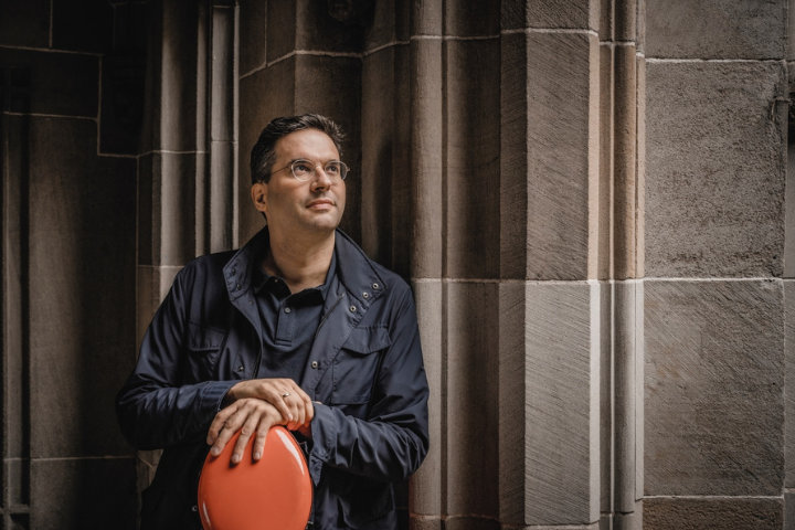 大提琴家波特拉攜1711年製古琴來台　北高上演全本巴赫無伴奏