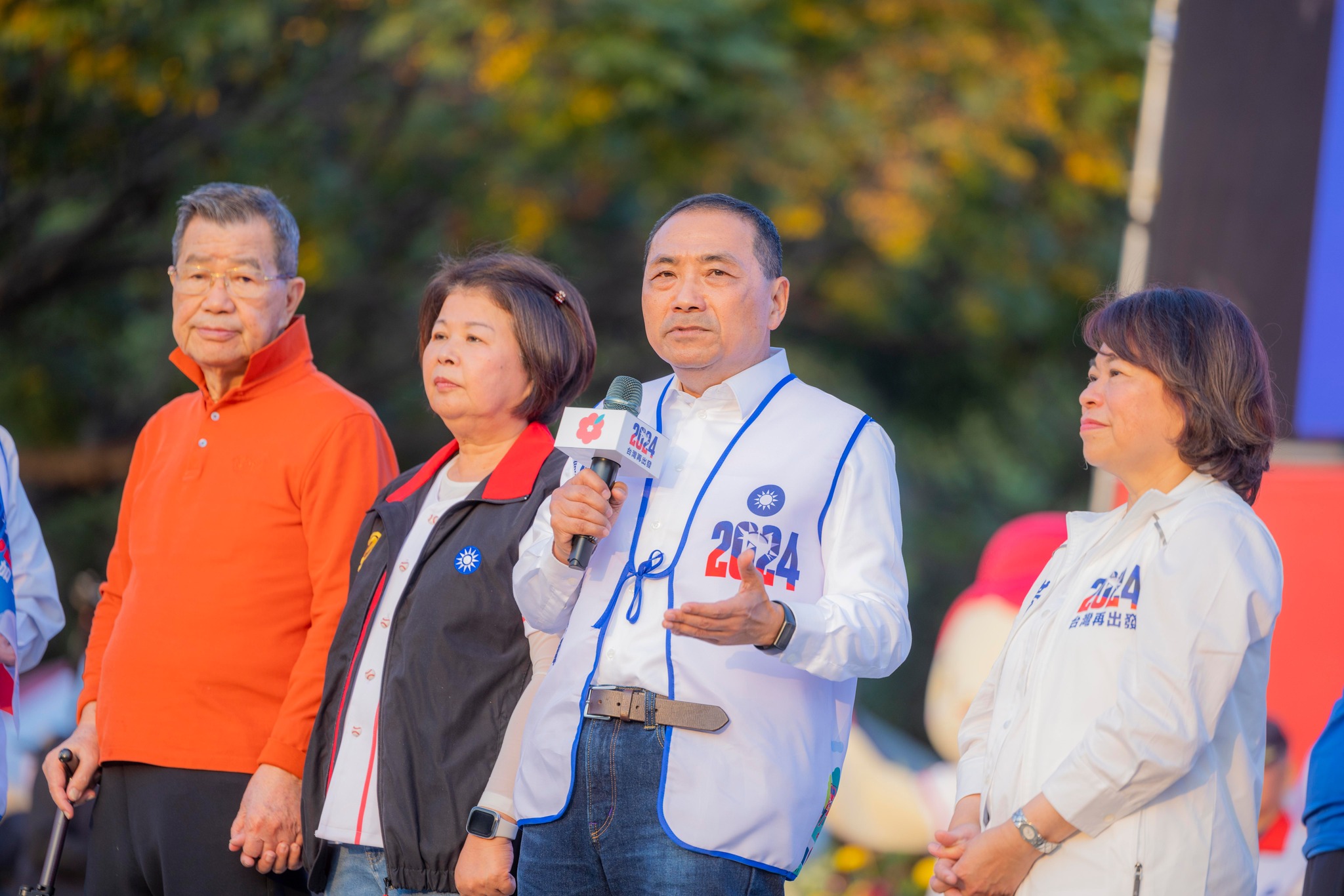 抵達馬辦等柯文哲   侯友宜：從這裡開始就從這裡結束