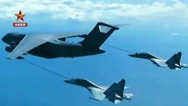 運油-20為殲-16戰機加油。圖/取自中國軍網