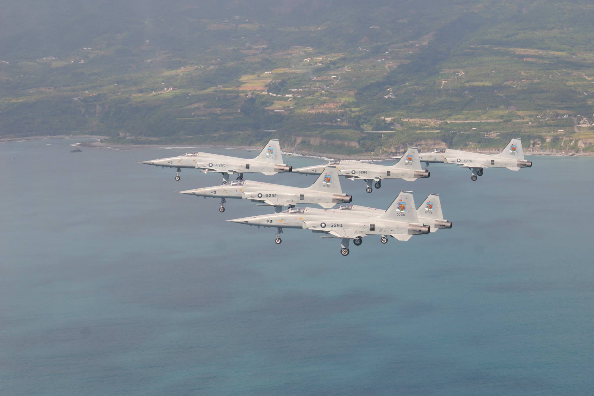 即將解除戰備的空軍F5E戰鬥機 。 圖/國防部發言人臉書