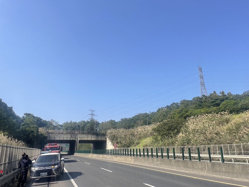 有民眾報案稱有直升機撞擊電塔,初步確認虛驚一場。圖/中央社