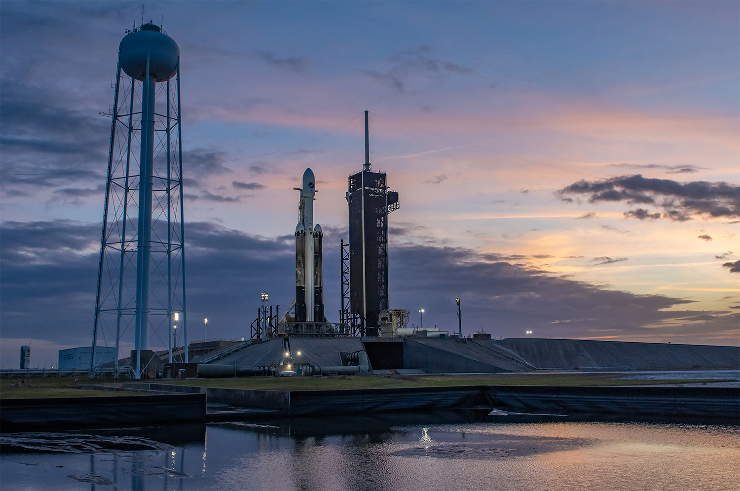 SpaceX在社交平台上發文稱，獵鷹重型火箭將延後發射。圖/ 取自SpaceX @SpaceX
