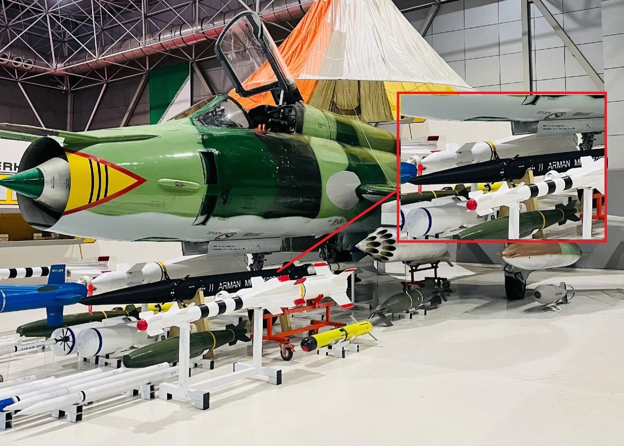 伊朗推出新型「空射彈道飛彈」。圖/取自Defense Blog