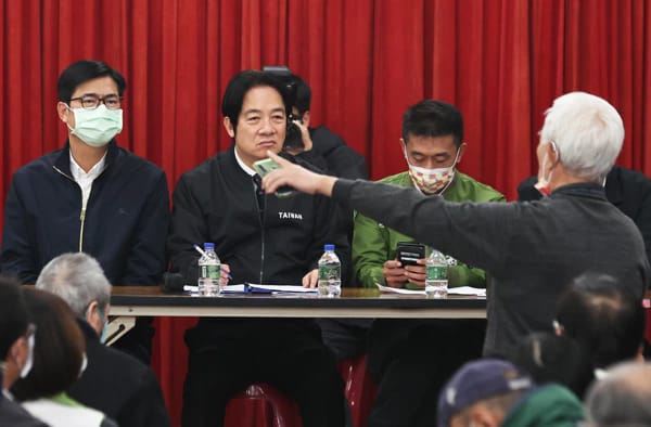 賴清德萬里老家成眾矢之的，最新消息是如今憲警也在其老家站哨。圖／取自賴清德臉書