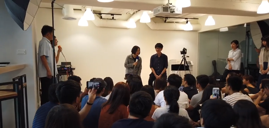 2019年，總統蔡英文曾參觀Dcard，想了解年輕世代想法。圖/翻攝自蔡英文臉書