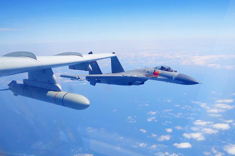大陸空軍多型戰機開展繞台演習。資料圖。圖/取自新華社