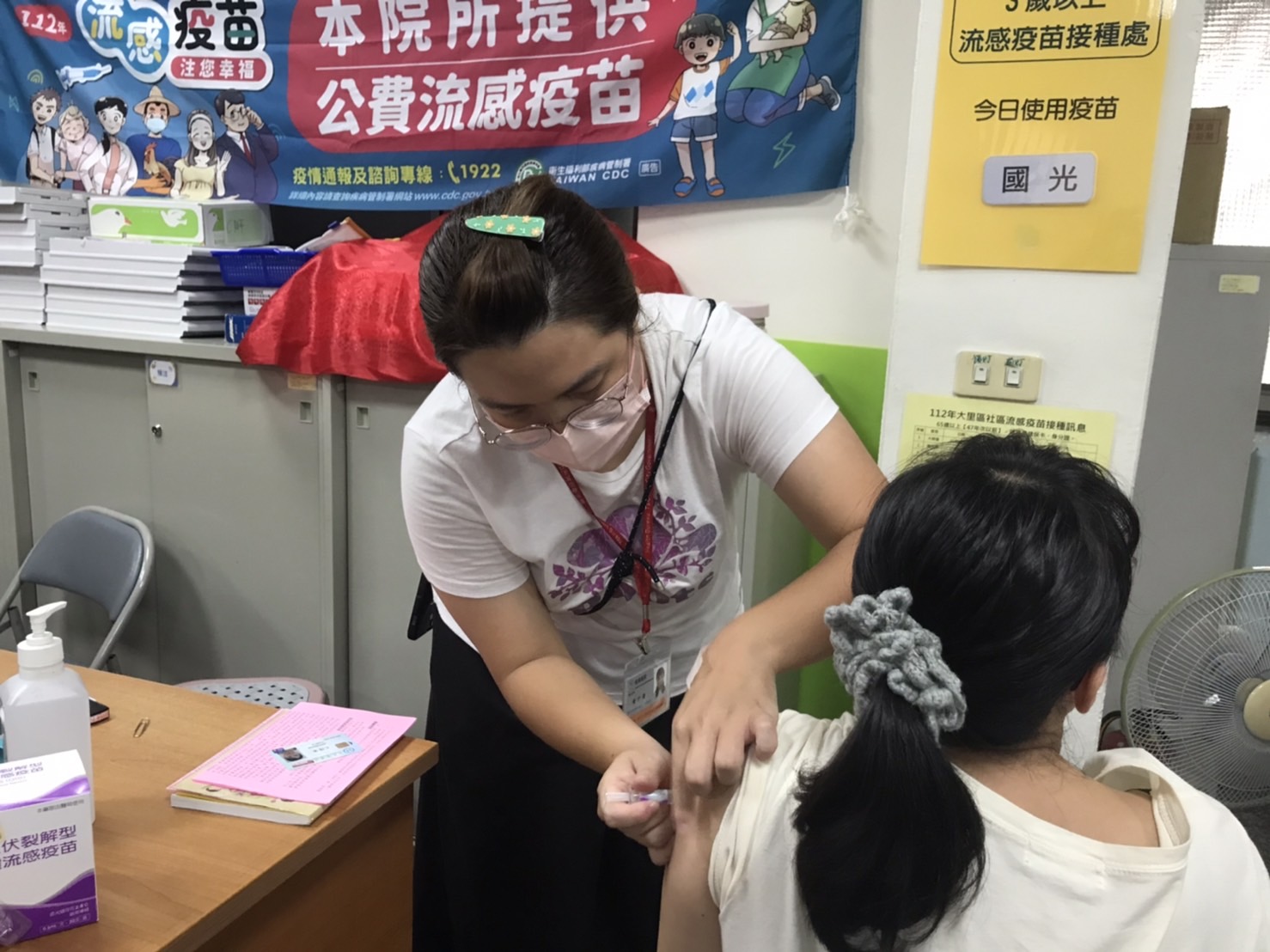 國內近期呼吸道感染族群增加，圖為公費流感疫苗施打。取自台中市政府網站