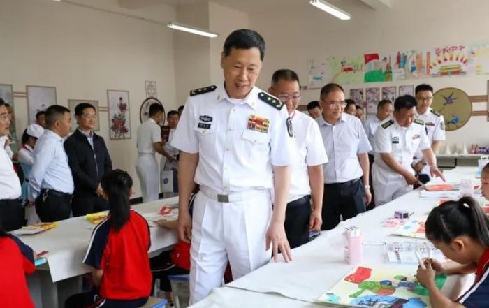 共軍海軍司令員胡中明。貴州日報
