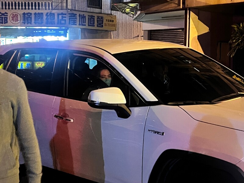 國民黨籍屏東縣議長周典論的女兒周孟蓉，因涉郭台銘連署案行賄，檢方訊後以50萬元交保。圖/中央社