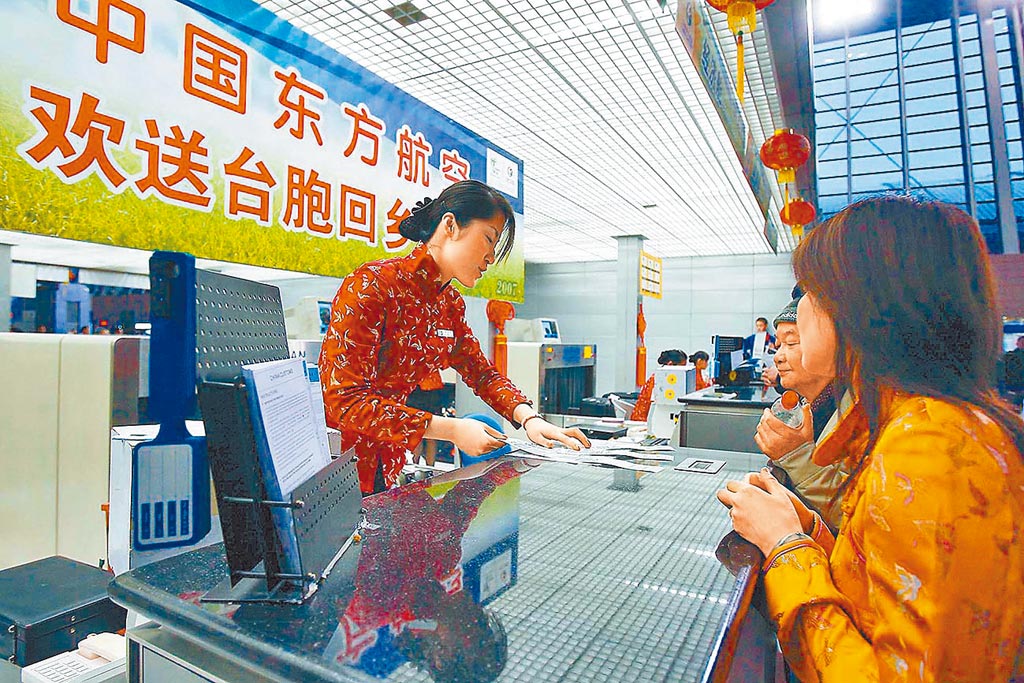 大陸台商返台投票轉趨踴躍 ，但優惠機票已經搶不到。新華社
