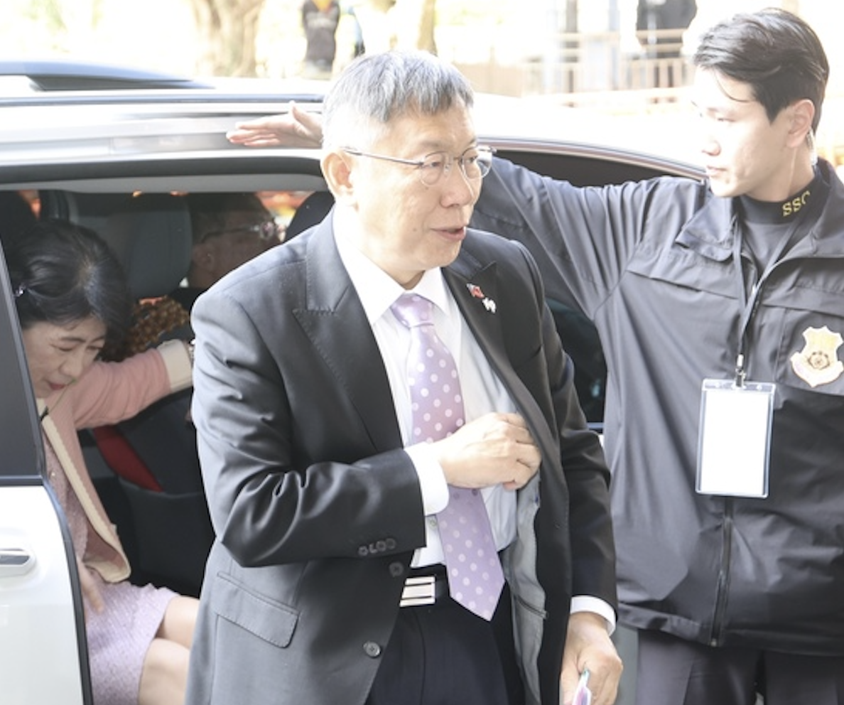 柯文哲怒轟民進黨是5缺政府，譏諷「你不知道你外號叫賴功德嗎」。圖/中央社