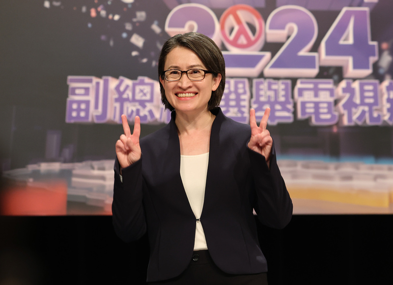 民進黨副總統候選人蕭美琴在辯論會上表示，兩岸政策仍遵循蔡英文總統路線，理性不躁進。圖／中央社