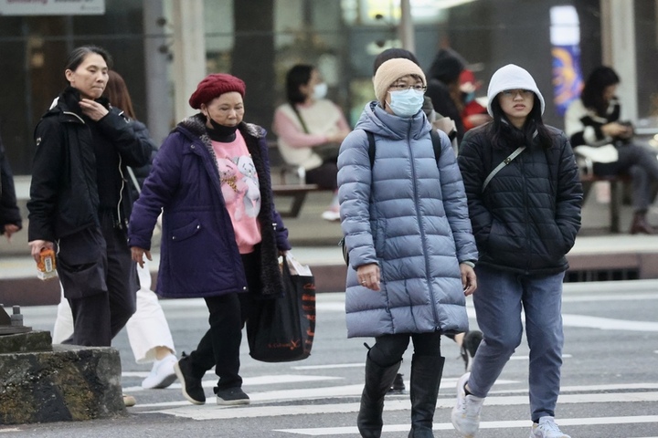 今晨受輻射冷卻影響氣溫仍偏涼。圖/取自中央社