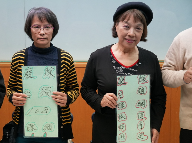 北一女中教師區桂芝（左）痛批「無恥課綱」，讓108課綱近日又成紅火話題。圖/中央社