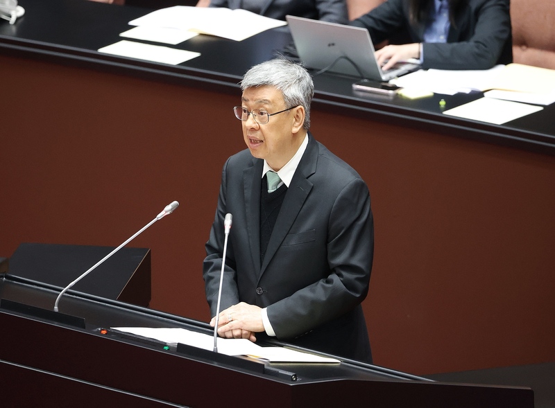 行政院長院長陳建仁今（9）日上午至立法院針對「疫苗採購合約相關事宜」進行專案報告及備詢。圖/中央社