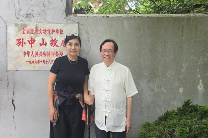 今年8月間，蔡志弘曾前往廣東參觀孫中山故居，孫雅麗全程陪同。圖/取自蔡志弘臉書
