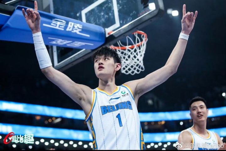 22歲211公分大陸長人曾凡博再闖NBA！簽下籃網「Exhibit 10」