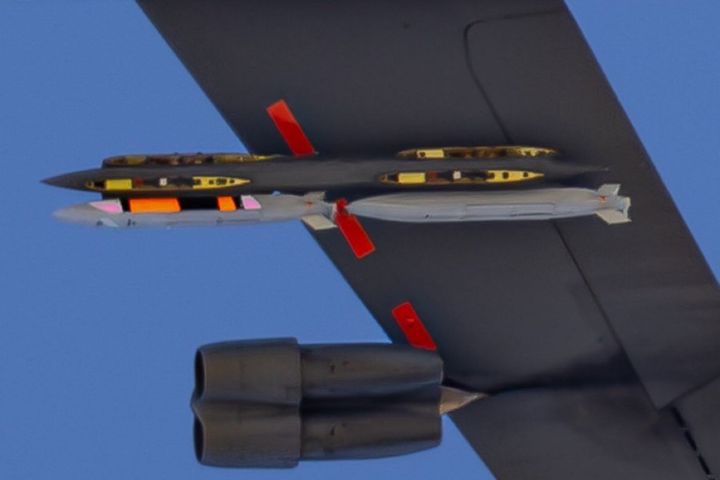 B-52H戰略轟炸機攜帶的武器特寫。圖/取自presamiga X