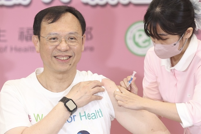 「鏟子超人」累倒！志工連環中暑、外傷　衛福部籲：別逞強、防護先行