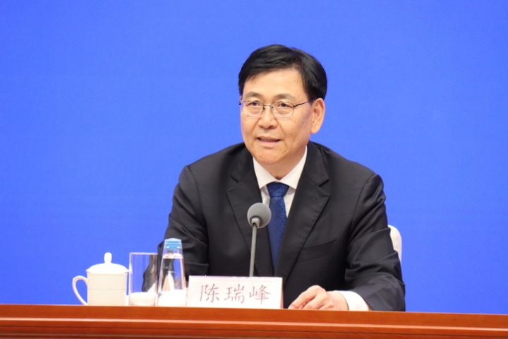大陸國家民族事務委員會主任陳瑞峰24日在記者會上,介紹7月1日將實施的《民族團結進步促進法》。圖/中央社