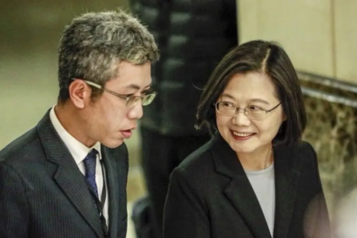 丁允恭自嘲「辦公室打砲」反諷黃國昌！網全看傻：在驕傲什麼？