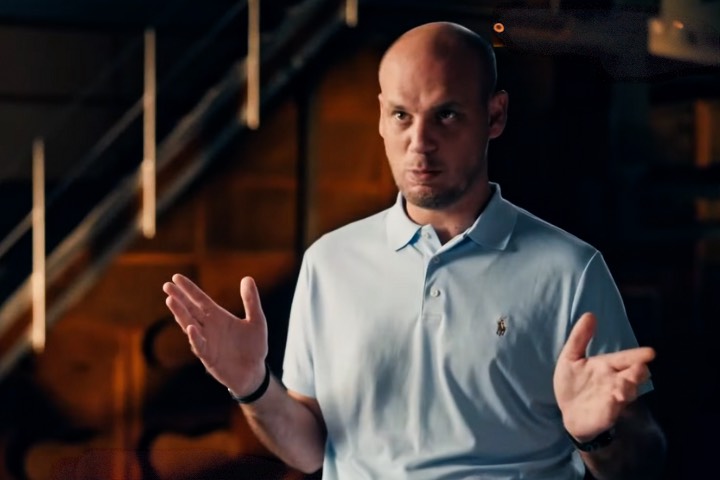 納坦雅胡前發言人費德斯坦接受以色列媒體訪問，稱哈瑪斯突襲以色列後不久，納坦雅胡即指示他設法規避身為總理的自己對這起重大安全漏洞的責任。圖/翻攝自כאן 11 - תאגיד השידור הישראלי YouTube頻道