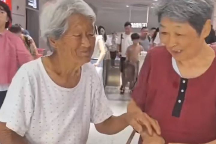 最簡單的幸福：109歲母親高鐵站接79歲女兒回家