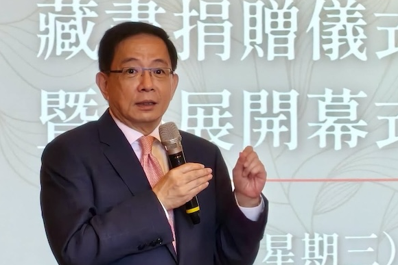 前台灣大學校長管中閔29日在上海舉辦的「兩岸創新發展周」論壇活動中建議，兩岸可以在東協合作，台灣扮演「信任中介」角色。圖/取自CM Kuan臉書