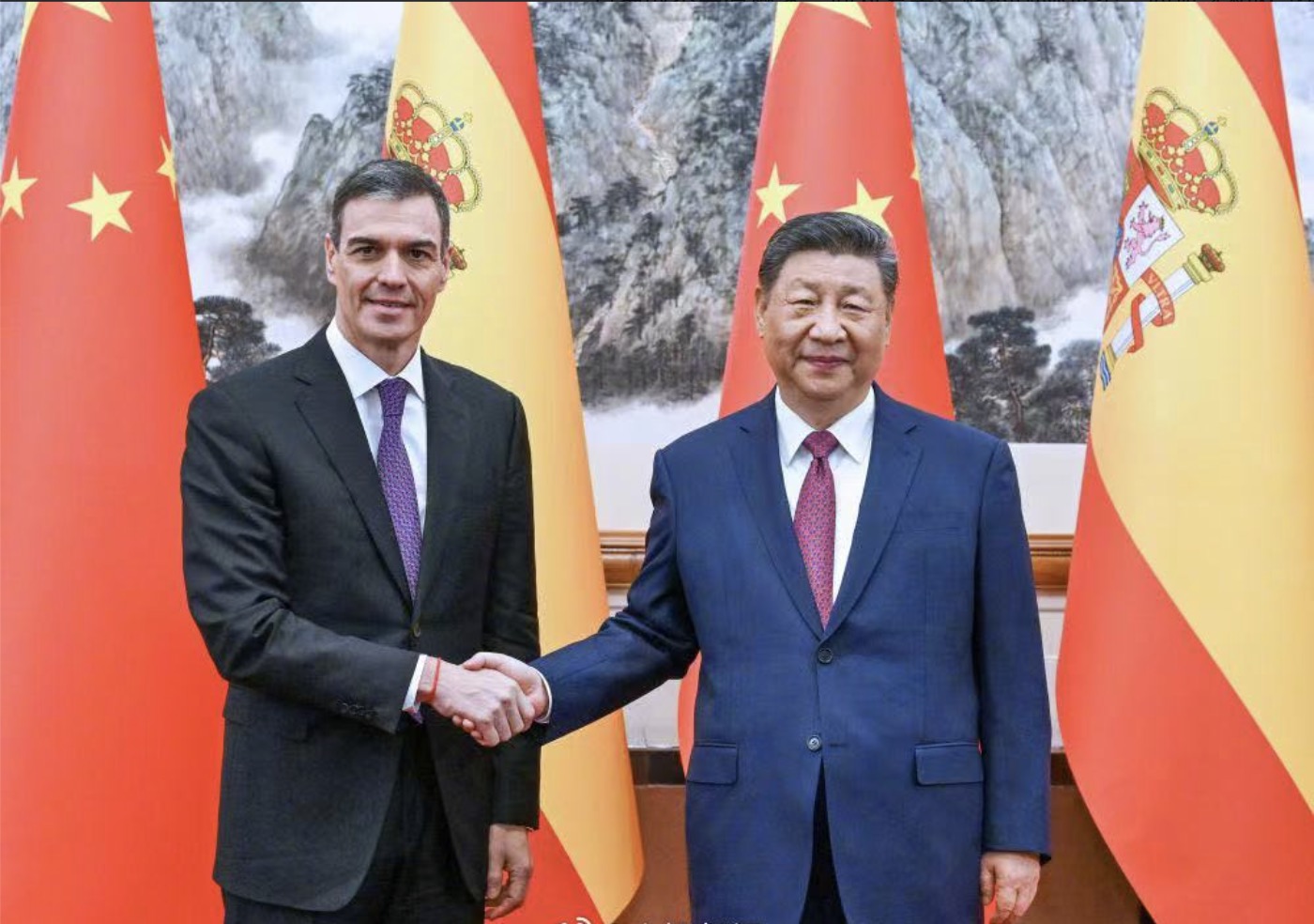 大陸國家主席習近平（右）11日會見西班牙首相桑切斯（左）時表示，打關稅戰沒有贏家，中國不畏懼任何無理打壓。圖/取自央視新聞