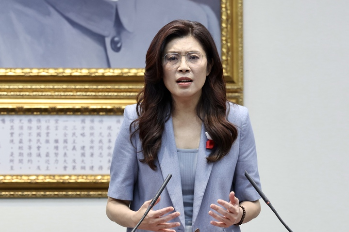 【梅花評論】從「情懷」走向「實務」：鄭麗文訪陸能否完成國民黨的戰略突圍？