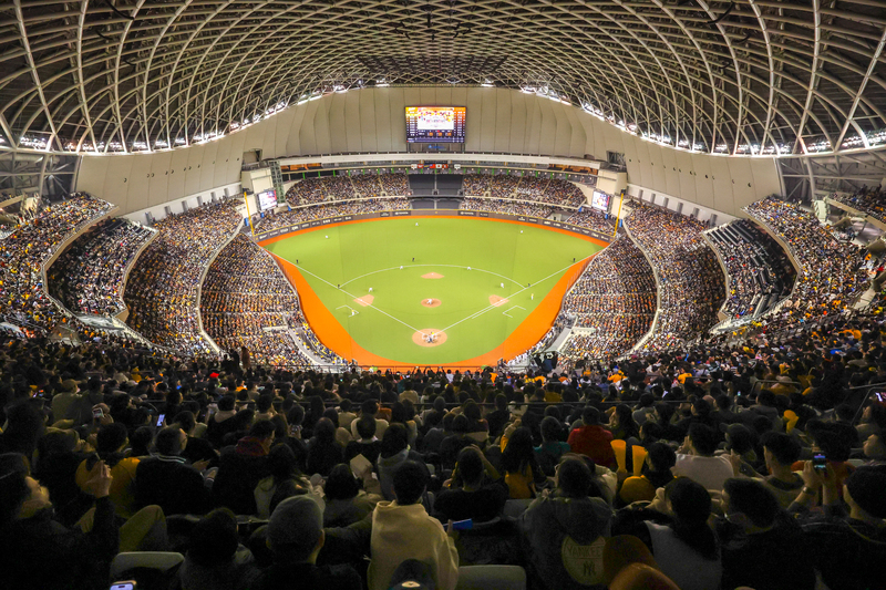 台北大巨蛋首度開放全場座席，共有3萬7890名觀眾進場，改寫紀錄。圖/中央社