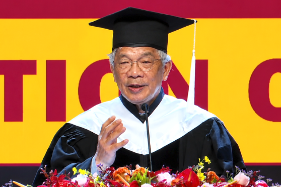 「結束自己」失言爆紅全球！世新校長登福斯黃金時段脫口秀　引爆300萬人關注