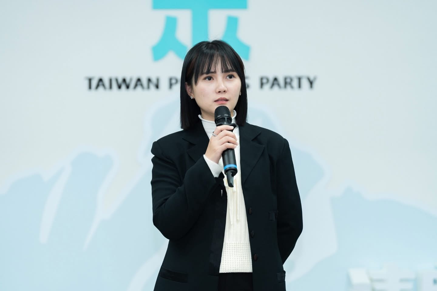 無懼小草出征！ 鍾小平自詡「揭弊」　吳怡萱嗆：直接加入民進黨比較快
