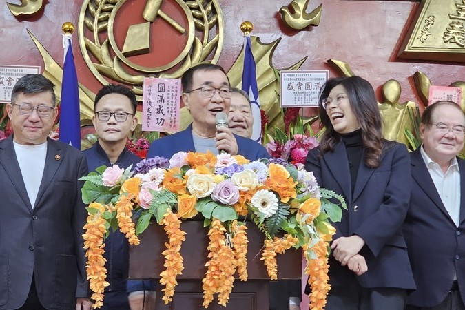 鄭麗文同框李四川！稱綠營想讓「公主」選贏　示警新北將是苦戰別掉以輕心