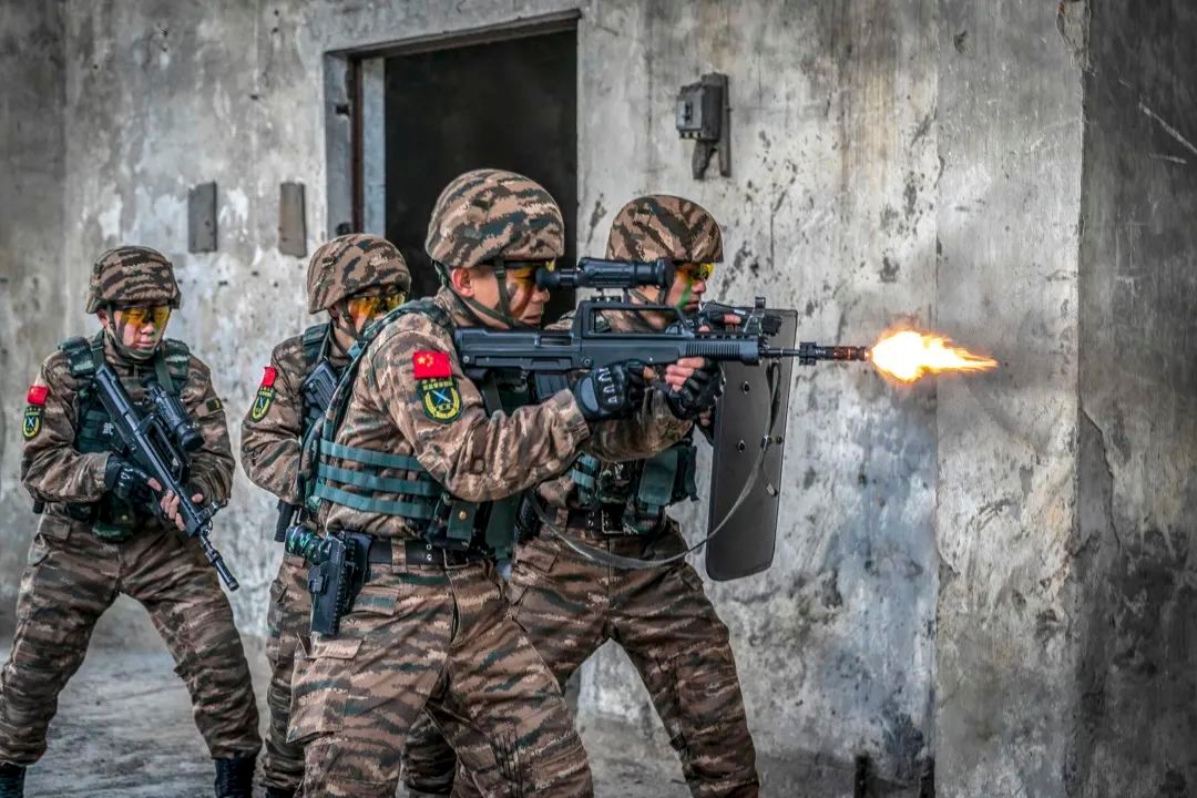 中共解放軍進行城市巷戰演習。圖／取自搜狐網