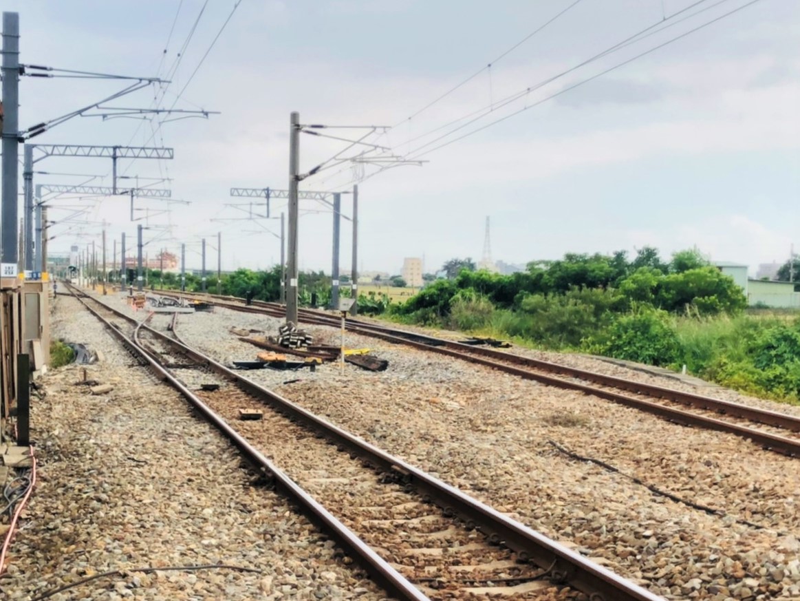 台鐵豐原-后里昨日深夜發生砸道車引擎起火，波及電車線。圖為示意圖，非新聞發生地。圖/台鐵提供