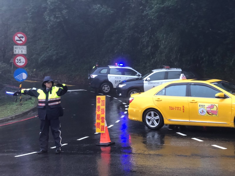 台北市警方昨表示，陽明山一旦下雪將啟動交管，上山市民宜留意。圖／中央社