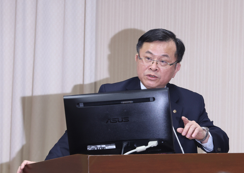 NCC主委陳耀祥任內廣電事業換照爭議多，今遇國民黨立委洪孟楷以「周處除三害」籲陳耀祥反省。圖／ 中央社