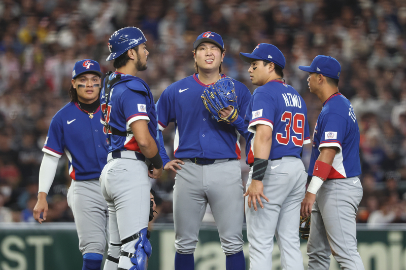 WBC台韓大戰，中華隊古林睿煬（中）前4局讓韓國打者12上12下，表現傑出。圖/中央社