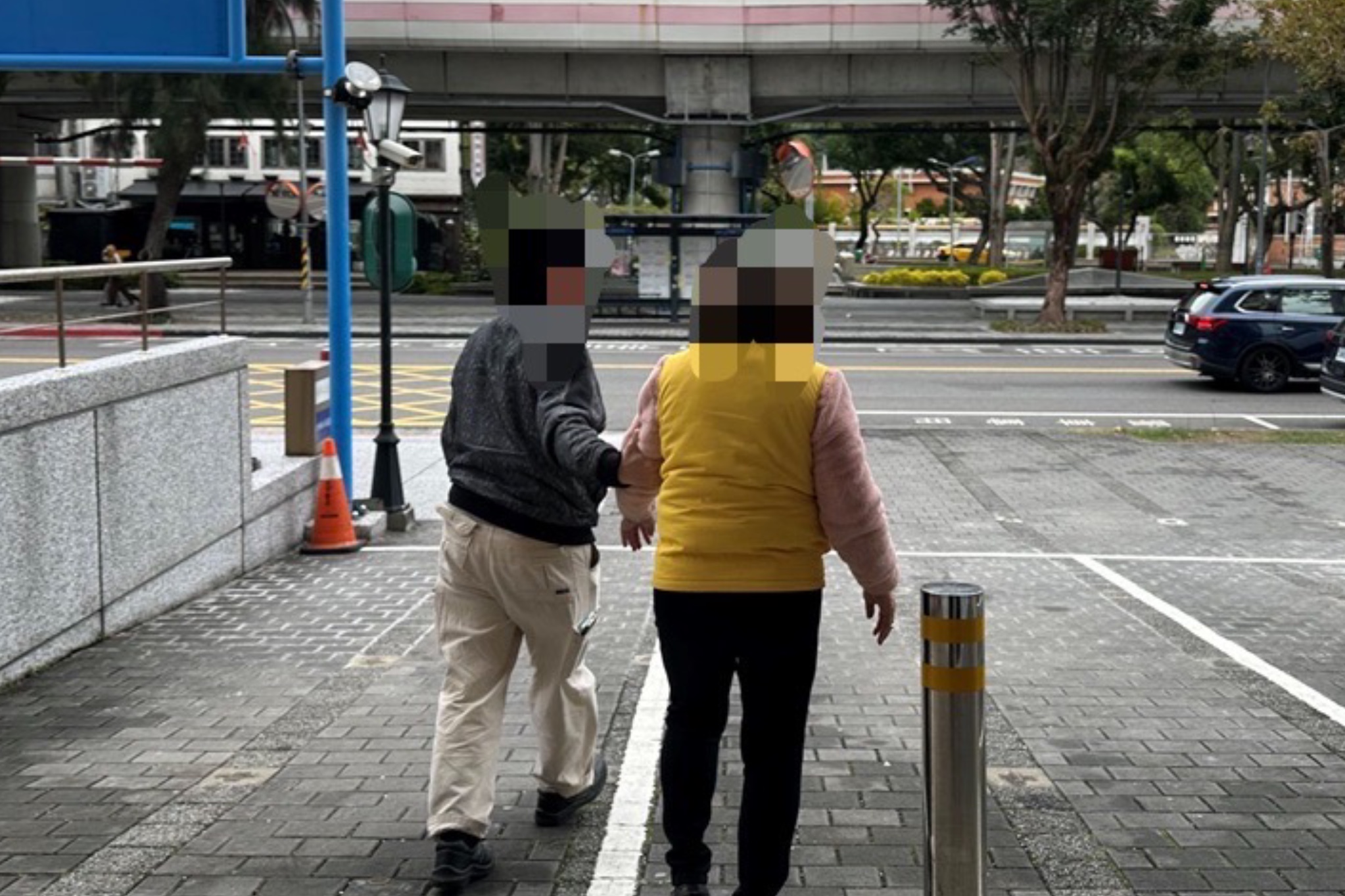 春節不打烊　守護迷途長者平安返家　士林警暖遞茶水糕餅