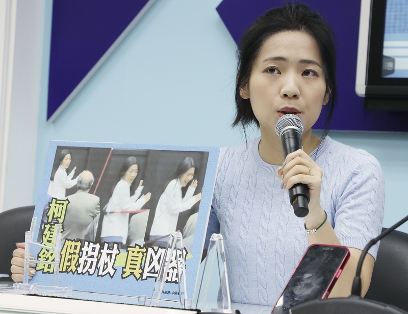 國民黨立委徐巧芯（圖）31日表示，聯電創辦人曹興誠說中華民國應改名台灣共和國，有沒踩到《憲法》底線？民進黨現在就是要搞法理台獨嗎？圖/中央社