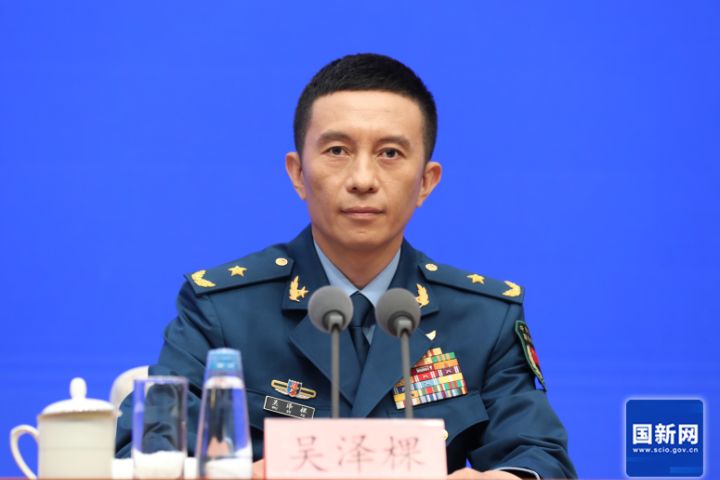 抗戰80周年天安門廣場閱兵辦公副主任、中央軍委聯參部作戰局副局長吳澤棵說明這次閱兵細節。圖／取自國新網